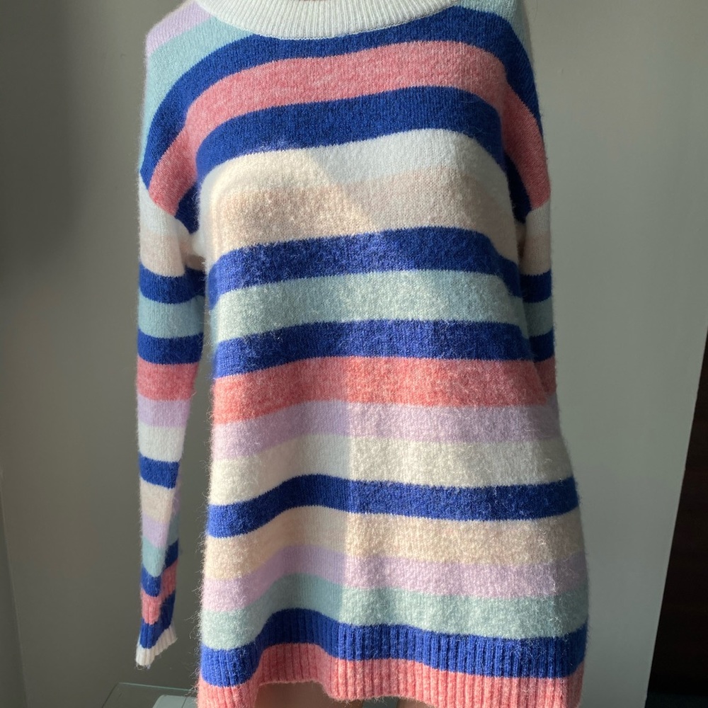 GAP Size small sweater.